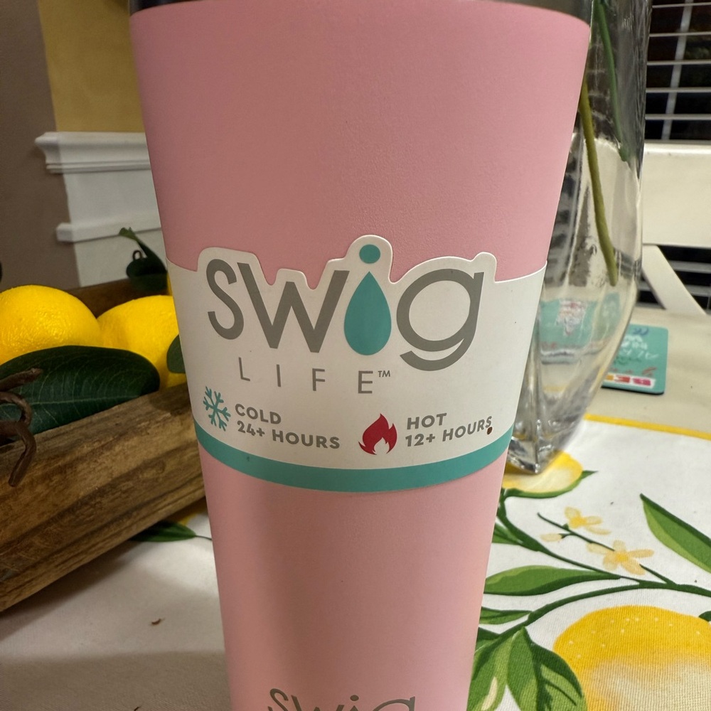 🩷 SWIG tumbler NWT Swig with lid NEW🩷